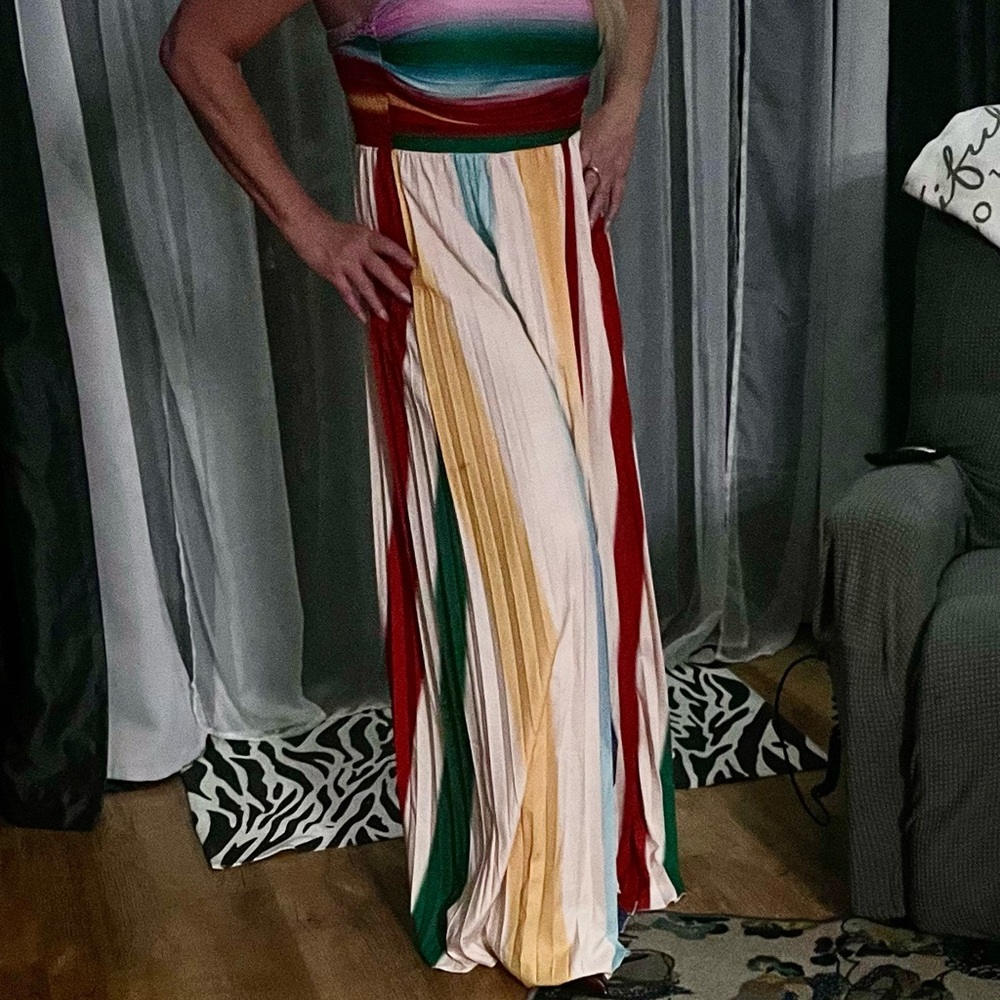 Hey Tall Girls! This Gorgeous Strapless Dress is soooo long - size 12 -